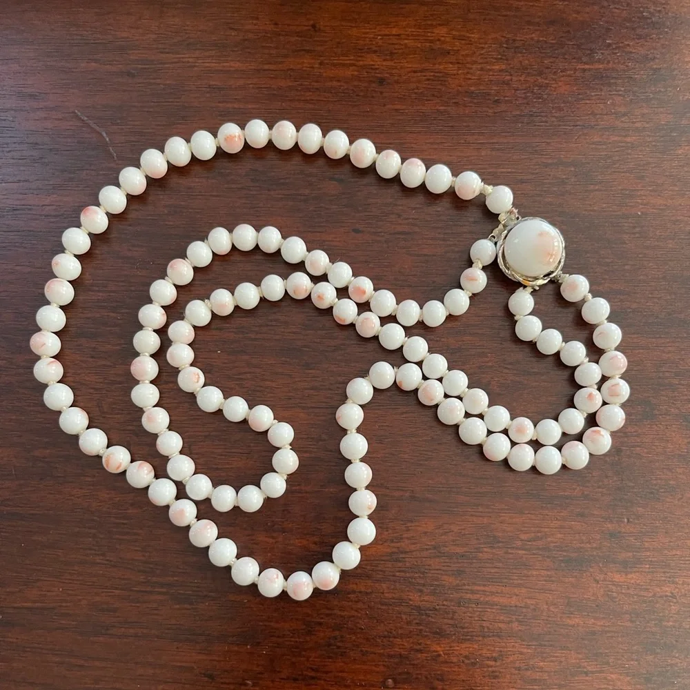 1950s two strand Japanese faux angel skin coral bead necklace - Picture 8 of 9